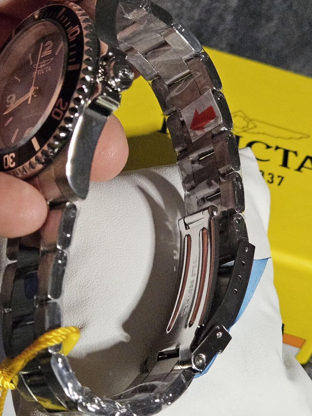 Invicta Stainless Steel Dive Watch - Blue Dial - Picture 10 of 10
